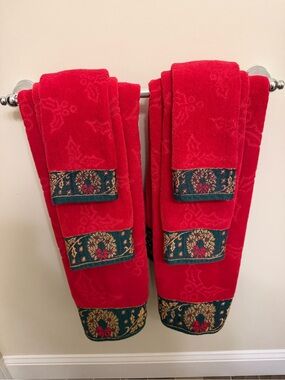 JCPenney Home Collection Red and Green Christmas Holiday Bath Towel Set- 6 Piece
